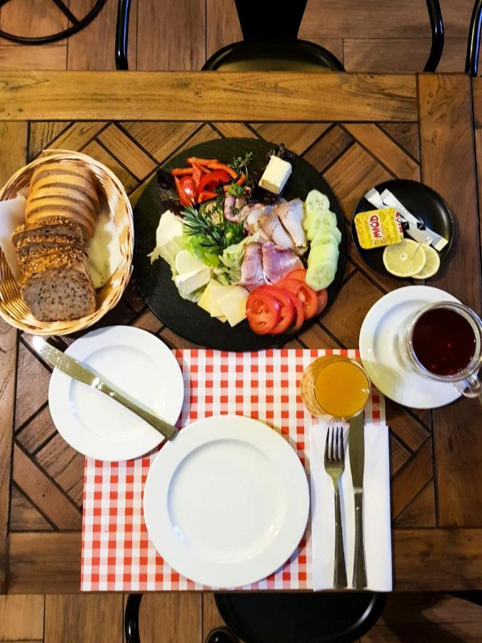 Bed and Breakfast Dwor Karwacz Przasnysz Exterior foto
